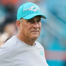 Vic Fangio Dolphins pic