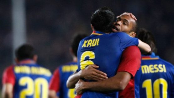 Xavi And Henry Playing For Barcelona