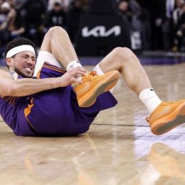 Devin Booker injury Suns pic