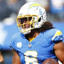 Eric Kendricks Chargers pic