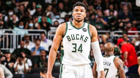 Giannis Antetokounmpo Bucks pic