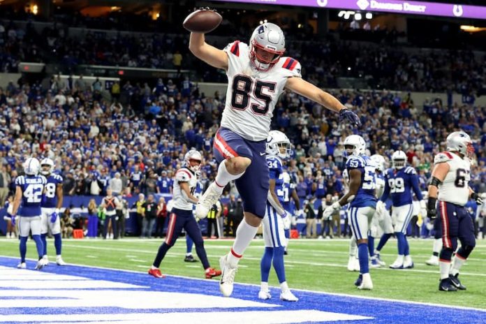 Patriots’ Hunter Henry has agreed to a three-year deal worth a max value of $30 million thumbnail