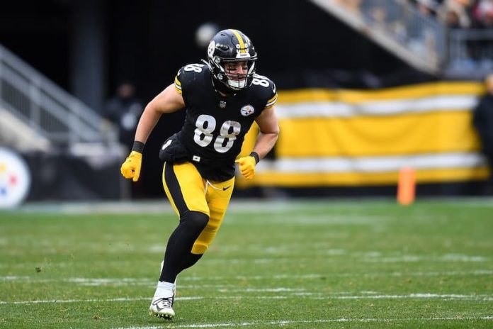 Steelers TE Pat Freiermuth is trying to build a rapport this offseason with QB Russell Wilson