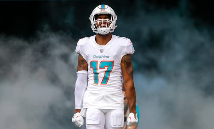 Jaylen Waddle Dolphins pic
