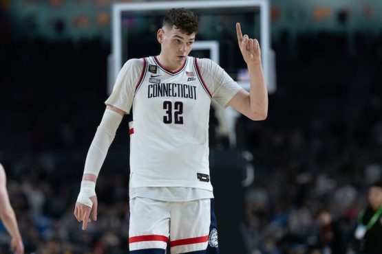 Donovan Clingan UConn pic