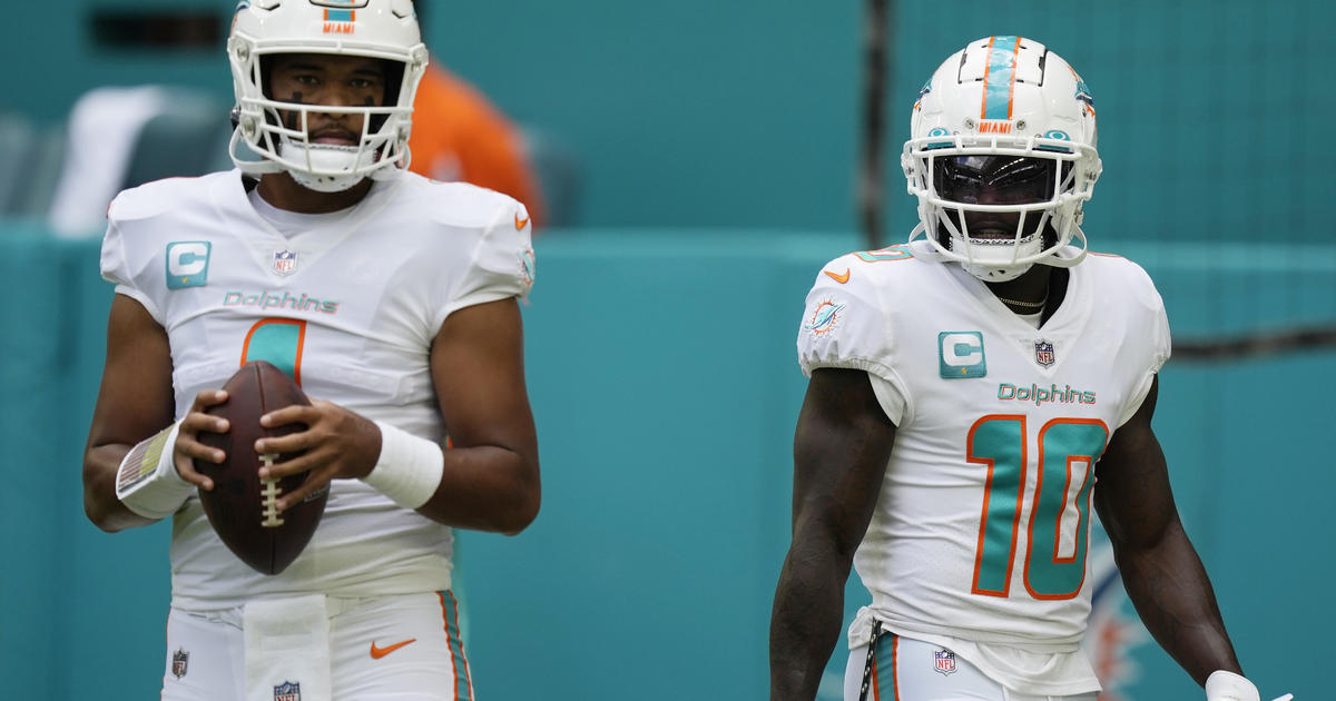 Tyreek Hill Backs Miami Dolphins Quarterback Tua Tagovailoa As Contract Negotiations Continue To Stall