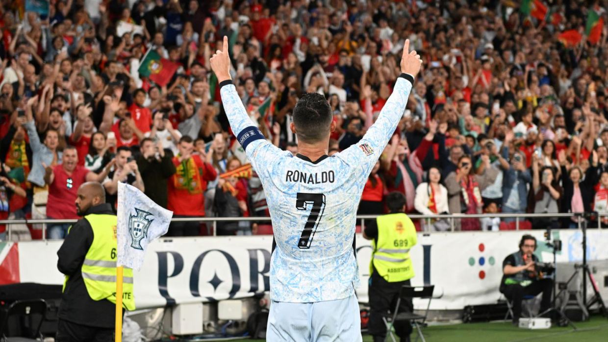 https://sportslens.com/wp-content/uploads/2024/09/Cristiano-Ronaldo-Scores-900-Career-Goals.jpg