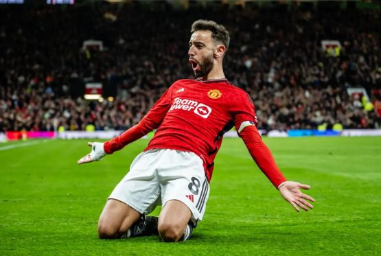 Manchester United Man Bruno Fernandes Celebrating A Goal