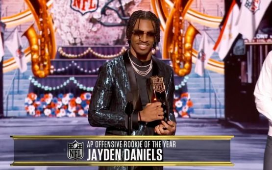 Jayden Daniels Rookie of the Year pic