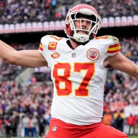 Travis Kelce Chiefs pic