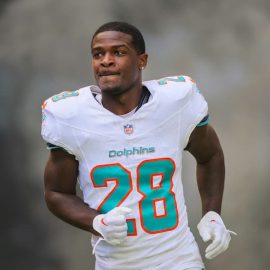 DeVon Achane Dolphins pic